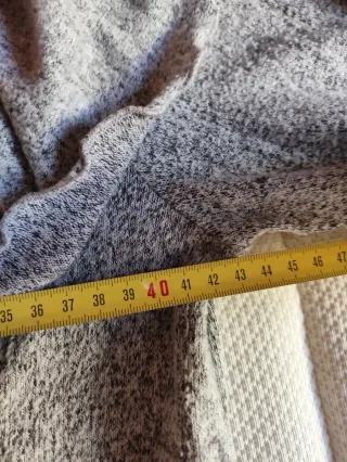 Jersey gris con volantes