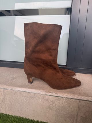 Bota Marrón media pierna y tacón fino