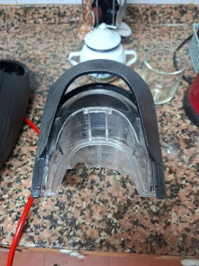 Cafeteira Dolce Gusto Movenza para peças