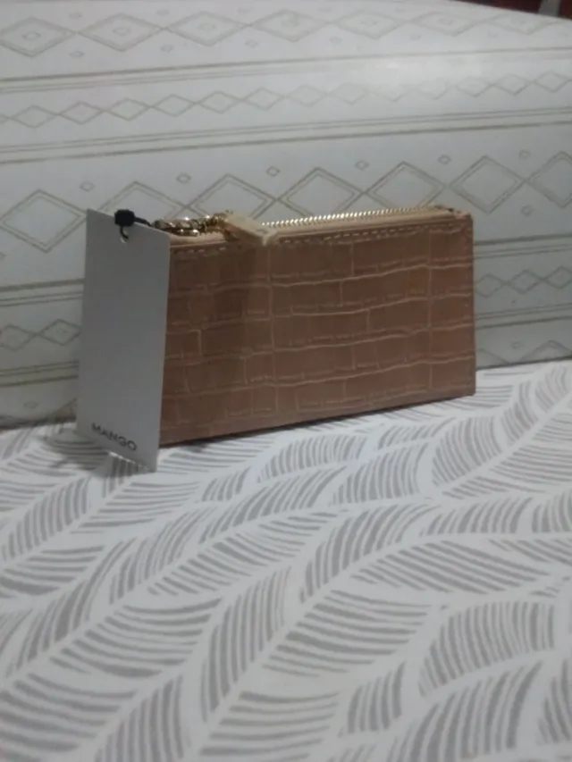 Billetera Mango Beige con doble Cremallera Dorada