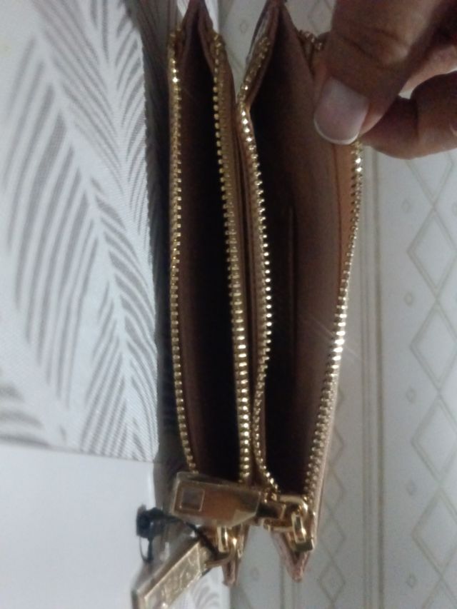 Billetera Mango Beige con doble Cremallera Dorada