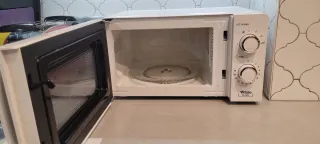 Microondas Blanco Orbegozo 20L