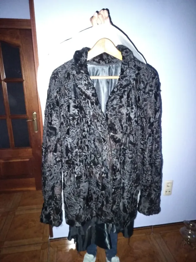 Abrigo de astrakán negro
