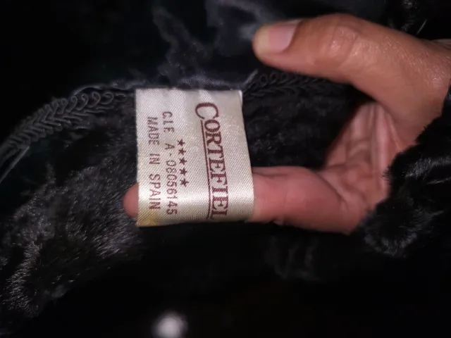 Abrigo de astrakán negro