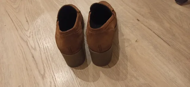 Mocasines Marrones con Flecos y Tacón