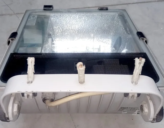 Faro da esterno in metallo e vetro