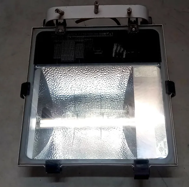 Faro da esterno in metallo e vetro