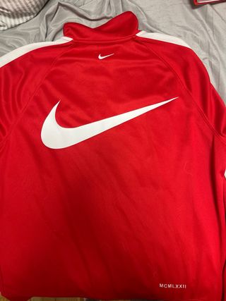 Chaqueta Nike Roja Talla M