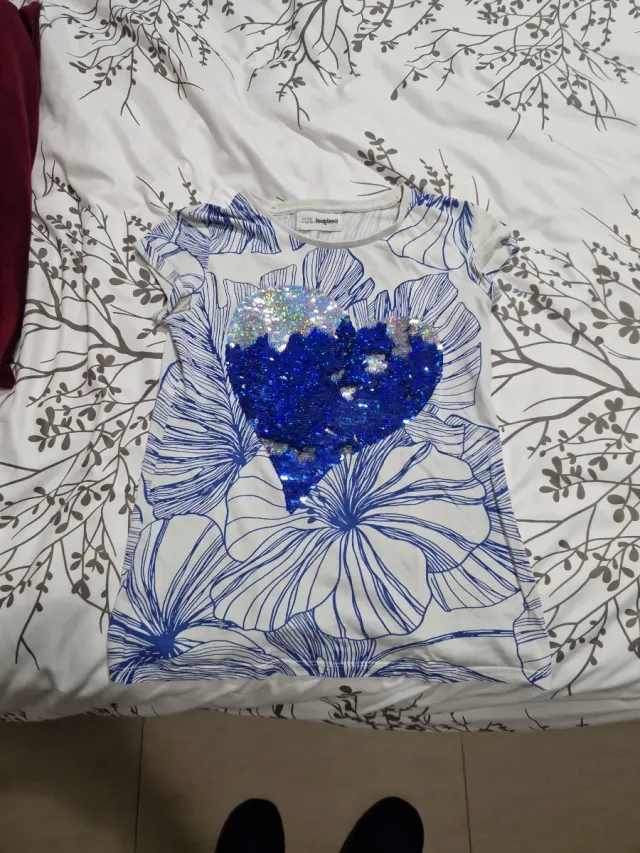 Camiseta Desigual niña corazón lentejuelas