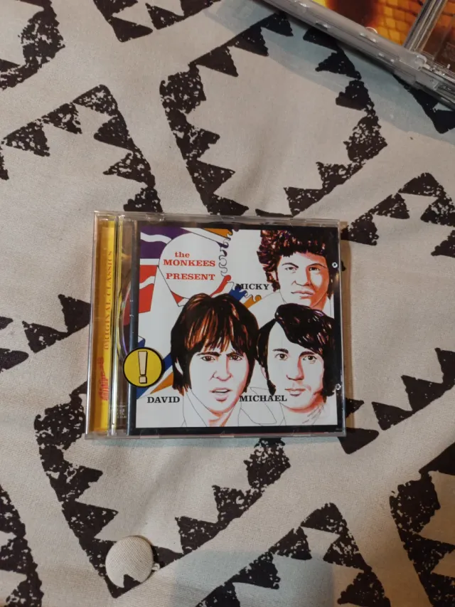 Pack The Monkees + Suede