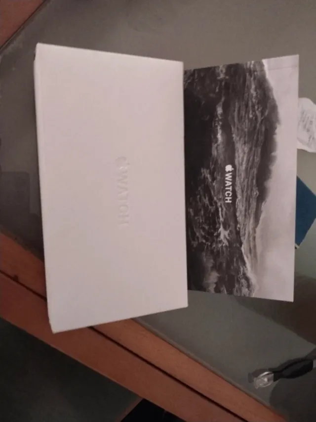 Apple Watch Ultra Plata y Azul Marino con papeles 