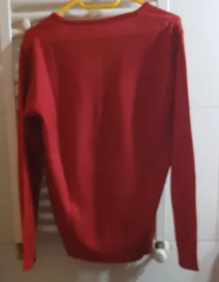 Jersey vintage cuello pico rojo