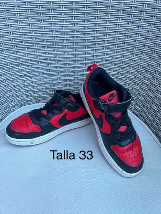 Deportivas Nike Talla 33 Rojas y Negras