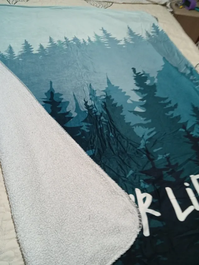 Manta de forro polar con diseño de bosque