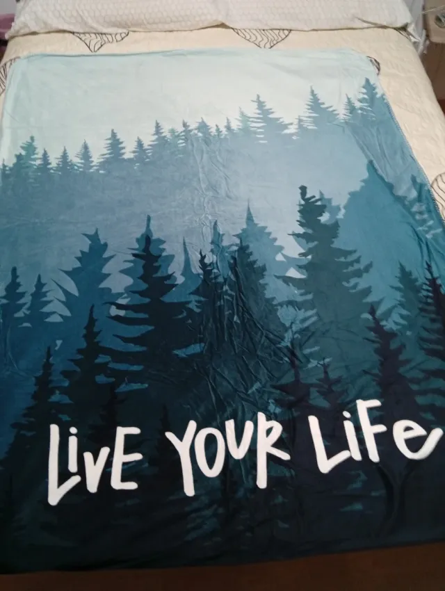 Manta de forro polar con diseño de bosque