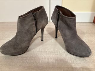 Botines de tacón de ante de Zara , nº 39.