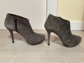 Botines de tacón de ante de Zara , nº 39.