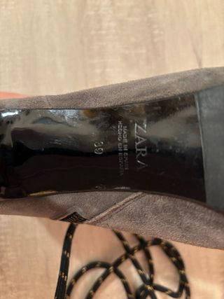 Botines de tacón de ante de Zara , nº 39.
