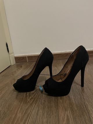 Zapatos de tacón negros sin estrenar