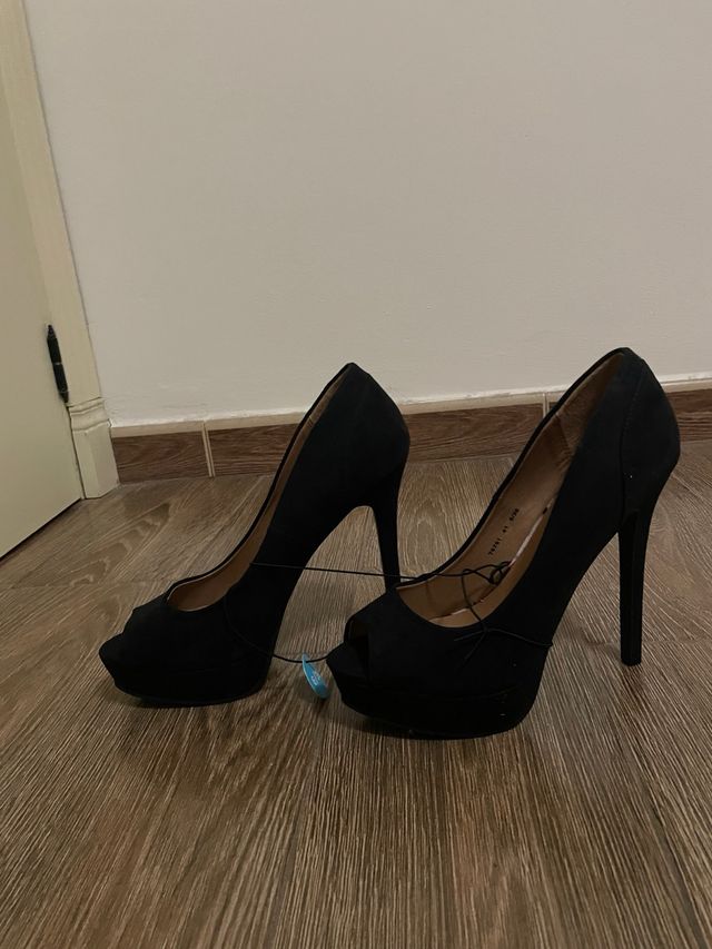Zapatos de tacón negros sin estrenar