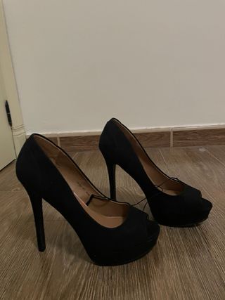 Zapatos de tacón negros sin estrenar