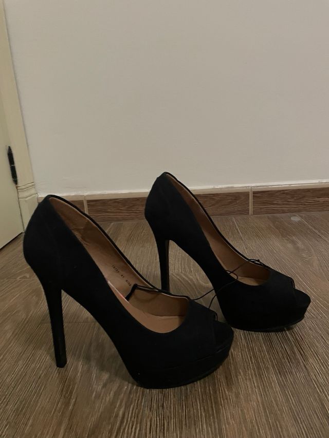 Zapatos de tacón negros sin estrenar