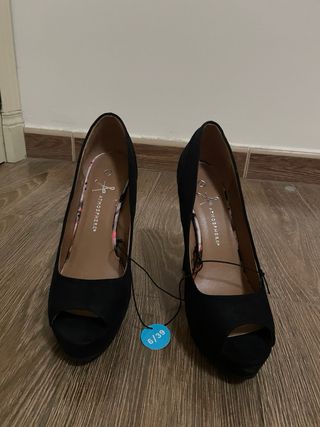 Zapatos de tacón negros sin estrenar