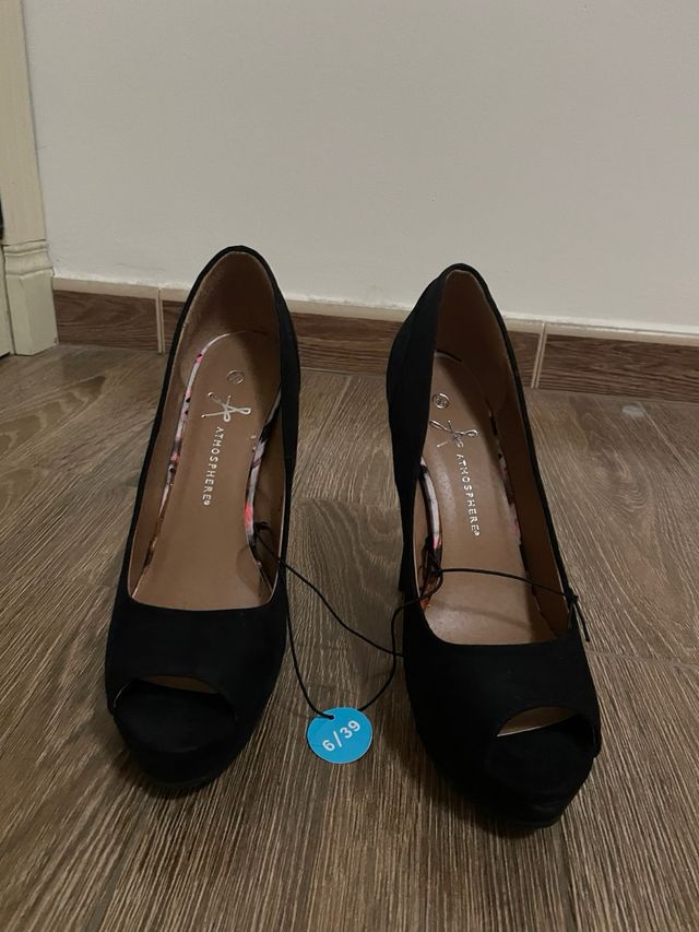 Zapatos de tacón negros sin estrenar