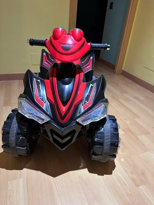 Quad infantil rojo y negro