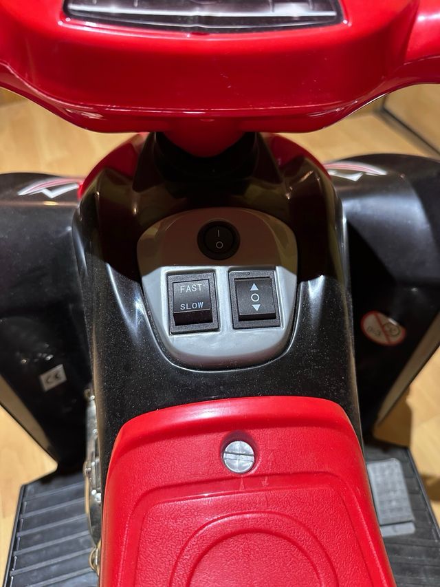 Quad infantil rojo y negro