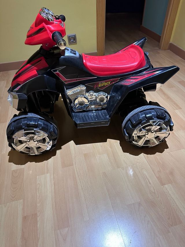 Quad infantil rojo y negro