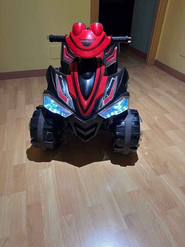 Quad infantil rojo y negro