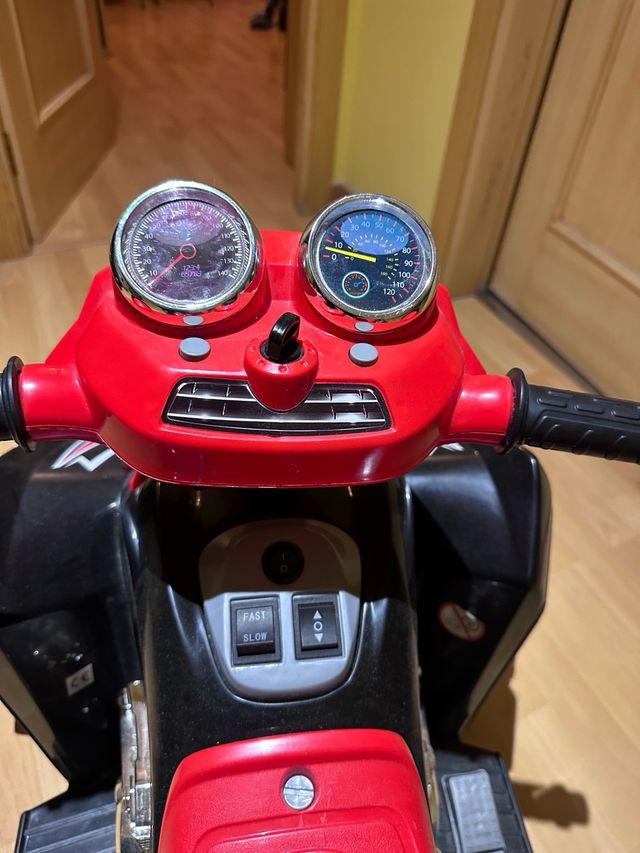 Quad infantil rojo y negro