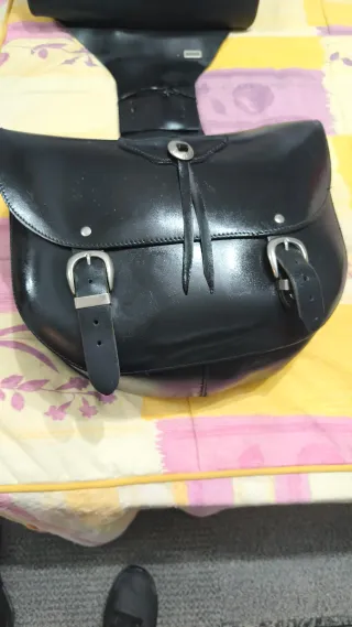 Alforjas de cuero con acoples