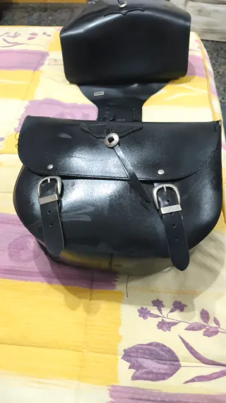 Alforjas de cuero con acoples