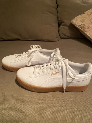 Zapatillas Puma Blancas y Marrones