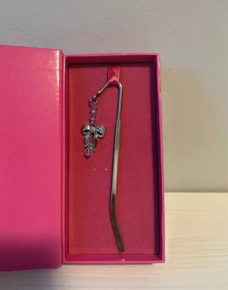 Segnalibro con ciondolo fiocco