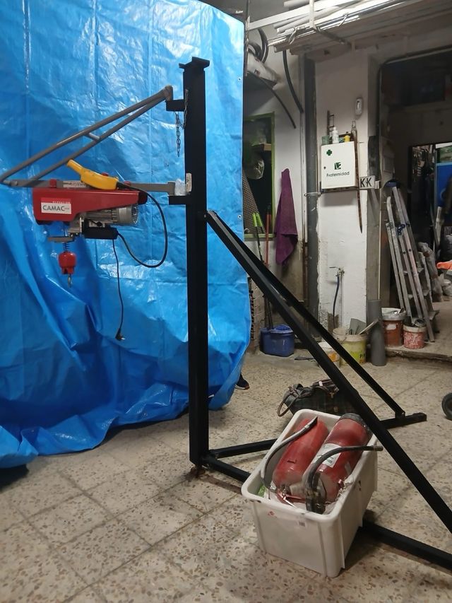 Montacargas Eléctrico CAMAC y estructura.