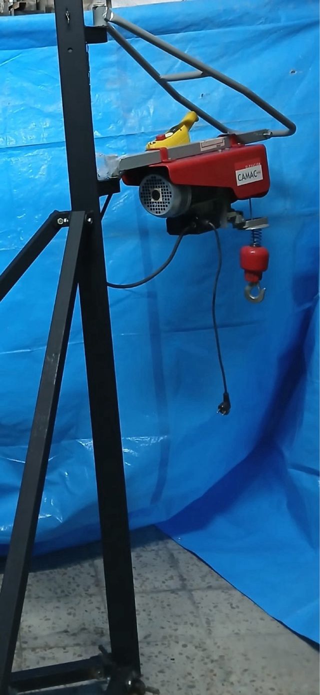 Montacargas Eléctrico CAMAC y estructura.