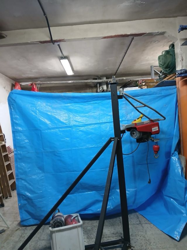 Montacargas Eléctrico CAMAC y estructura.