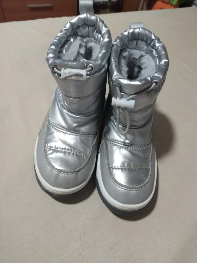 Botas plateadas niña invierno