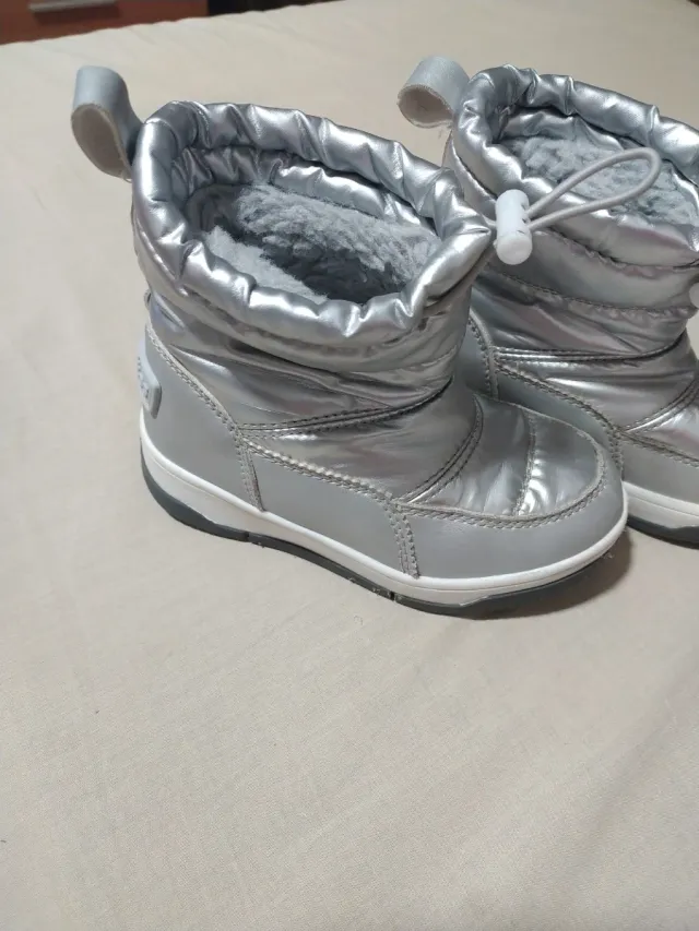 Botas plateadas niña invierno