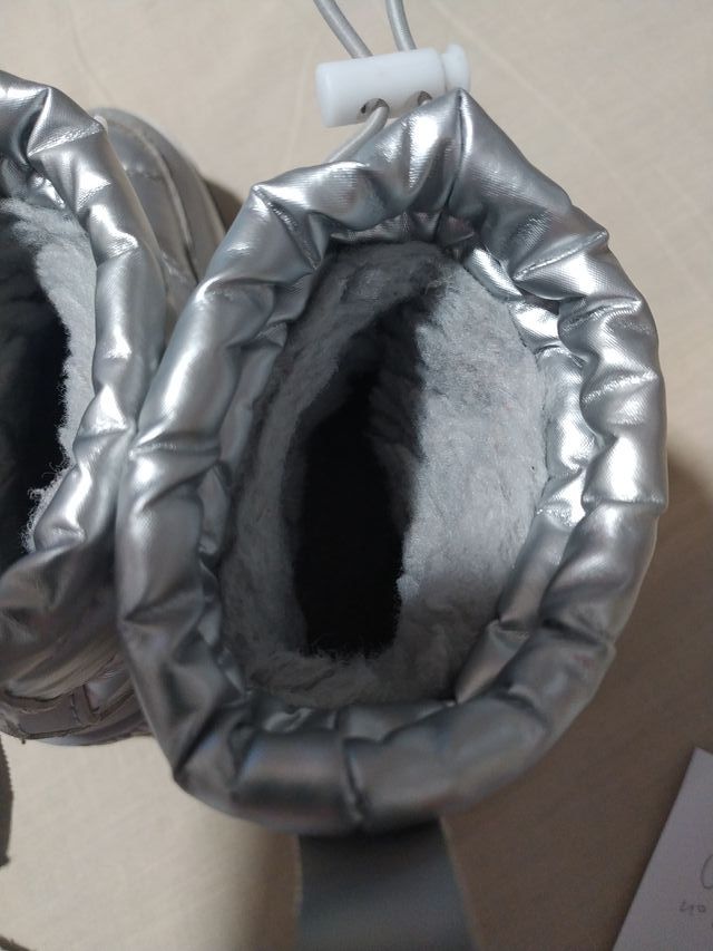 Botas plateadas niña invierno