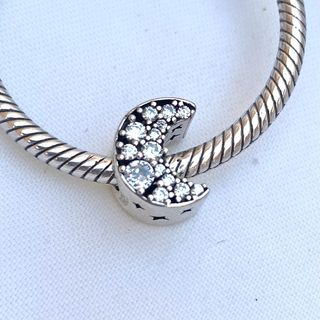 CHARM LUNA CON BRILLANTES