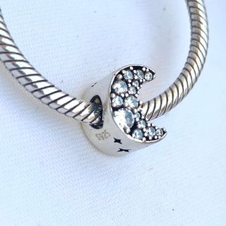 CHARM LUNA CON BRILLANTES