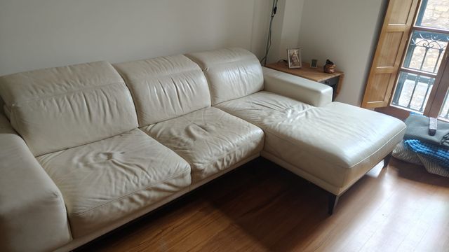 Sofá de cuero blanco para restaurar