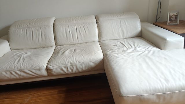 Sofá de cuero blanco para restaurar