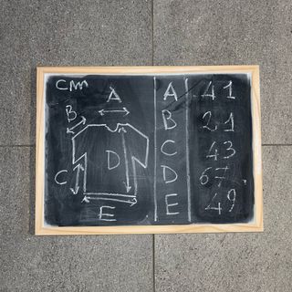 T-shirt Uniqlo x Jujutsu Kaisen Size S satoru gojo