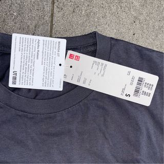 T-shirt Uniqlo x Jujutsu Kaisen Size S satoru gojo