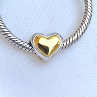 CHARM CORAZÓN DORADO Y PLATA